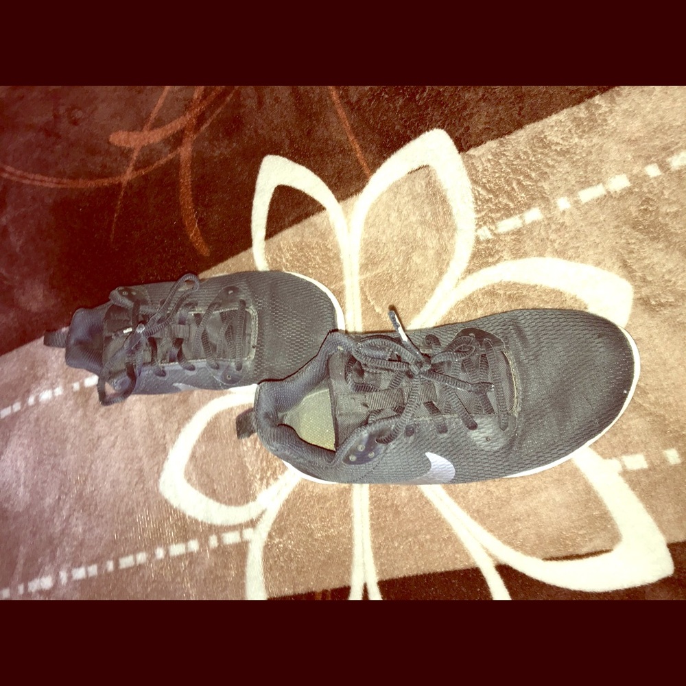 Shoes Nike barely used clean.
